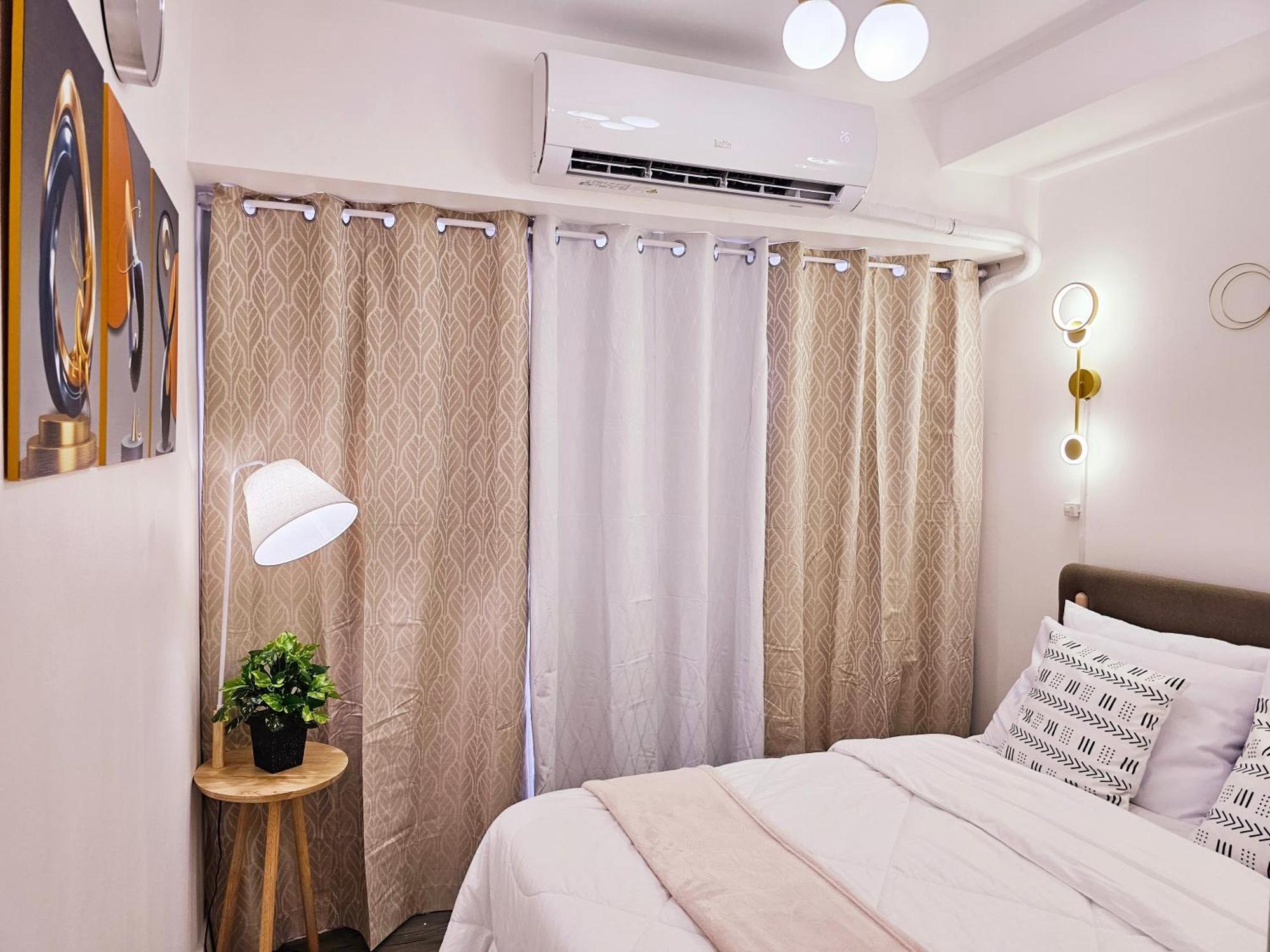 Acellyne'S Suites At The Residences At Commonwealth By Century Quezon City Exterior photo