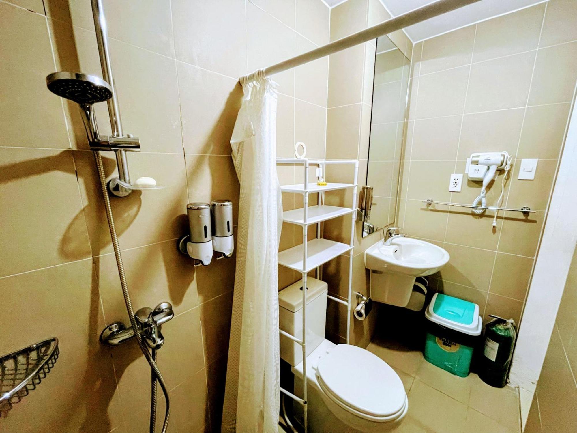 Acellyne'S Suites At The Residences At Commonwealth By Century Quezon City Room photo