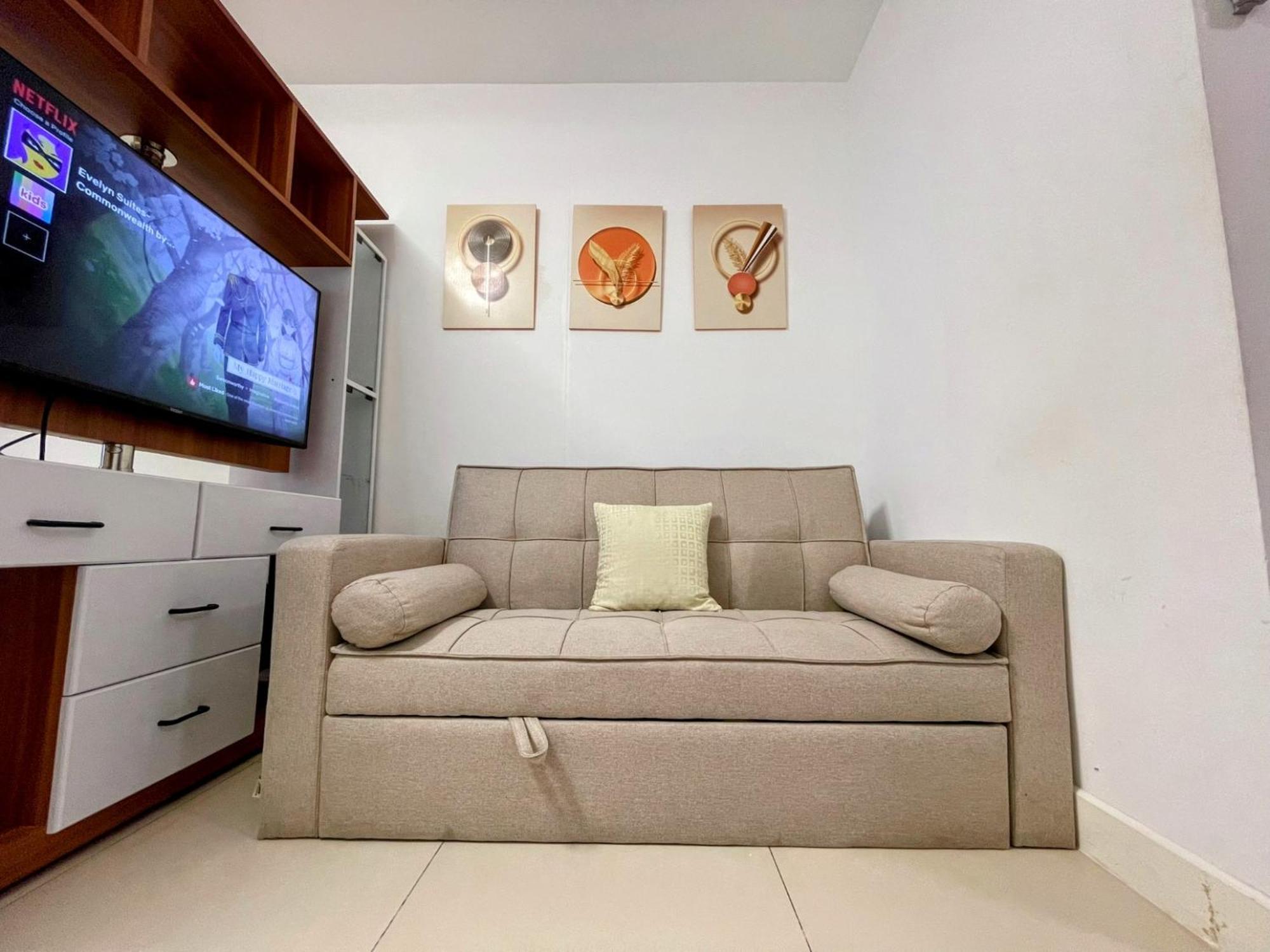 Acellyne'S Suites At The Residences At Commonwealth By Century Quezon City Room photo